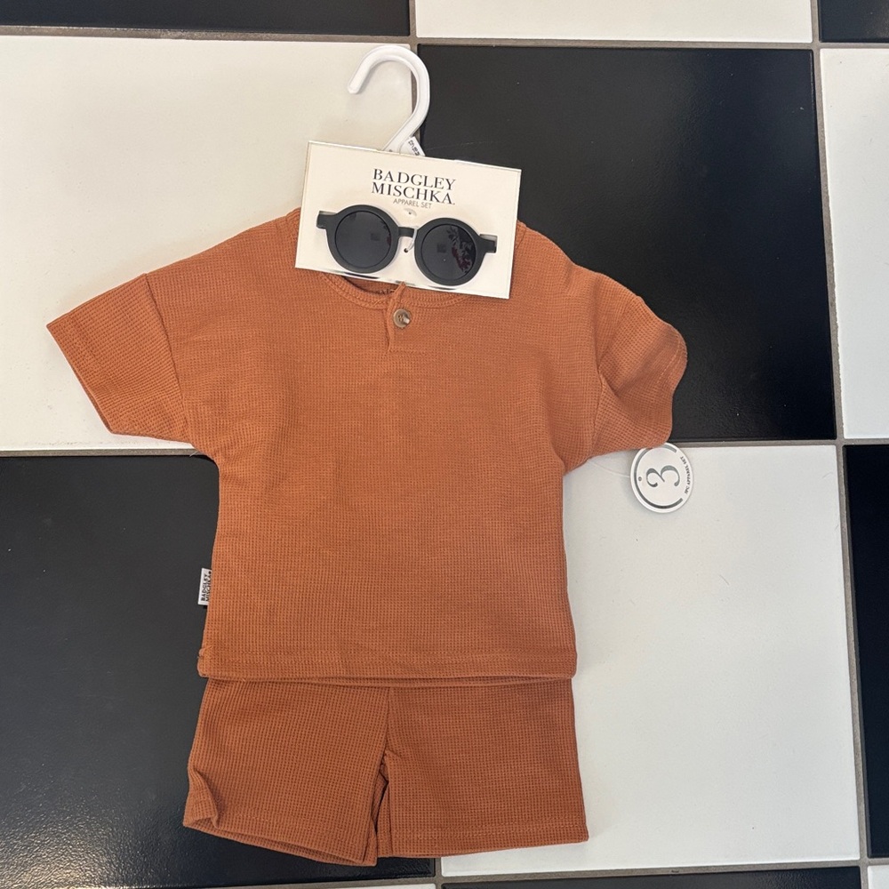 💕NWT! Badgley Mischka Terracotta Kids' Set with Sunglasses